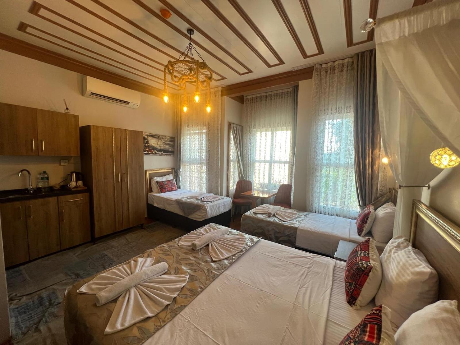 April Hotel อิสตันบูล ภายนอก รูปภาพ
